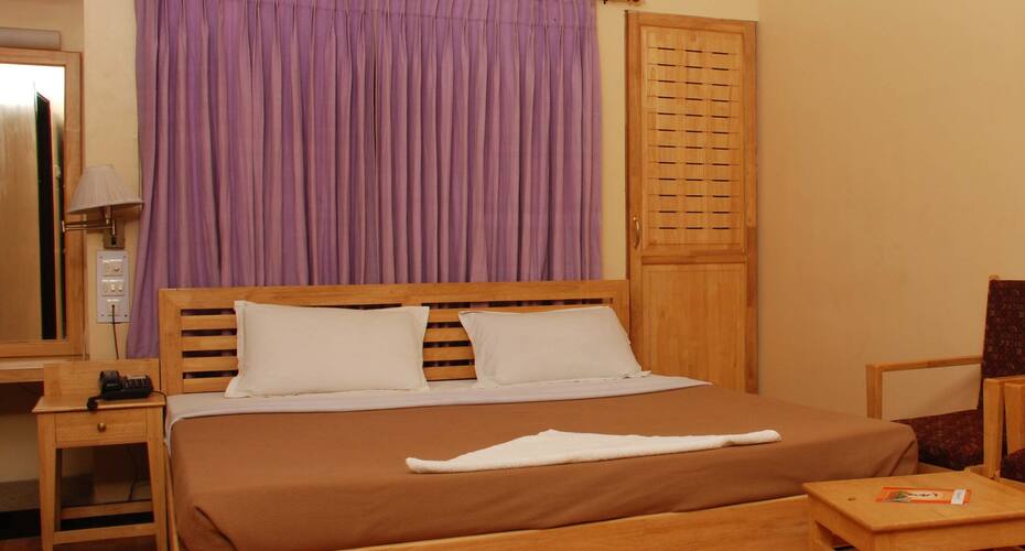 Hotel & Club Melaange, Erode 2